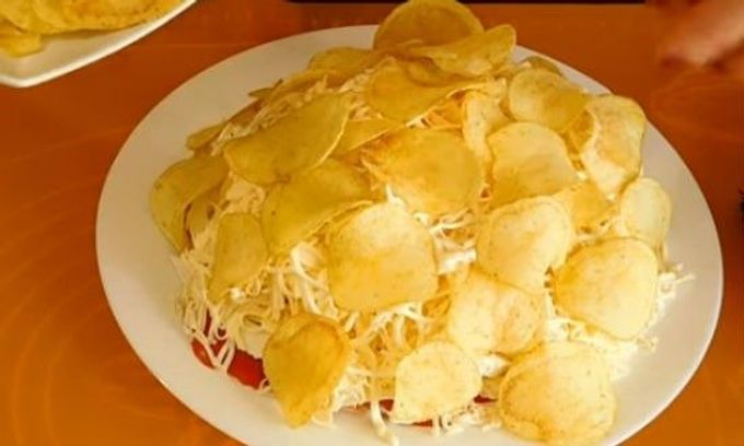 Закрываем салат чипсами