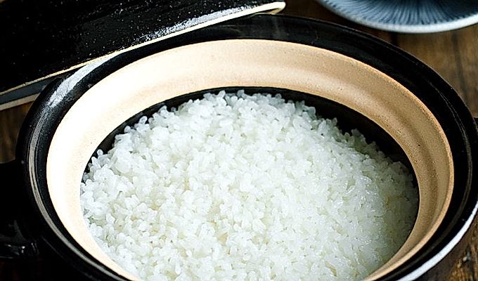 Cómo cocinar arroz en un Donabe 土 鍋 ご 飯 の 炊 き 方