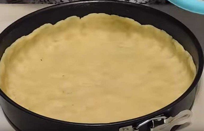 Ψαρόπιτα με λάχανο από ζύμη μαγιάς