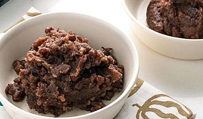 고시안(고운 팥소)과 츠부안(덩어리진 팥소).