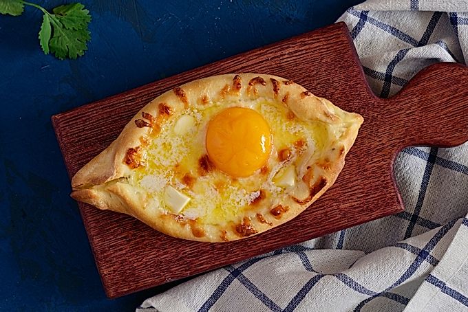 Deliciós khachapuri adjarià