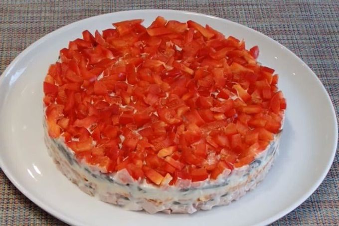 Smoked chicken, pineapple and bell pepper salad