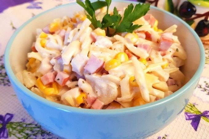 Simple salad with smoked chicken, pineapple and corn