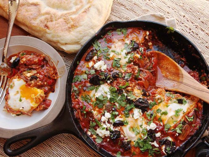 สูตร Shakshuka (ไข่ลวกสไตล์แอฟริกาเหนือในซอสมะเขือเทศรสเผ็ด)