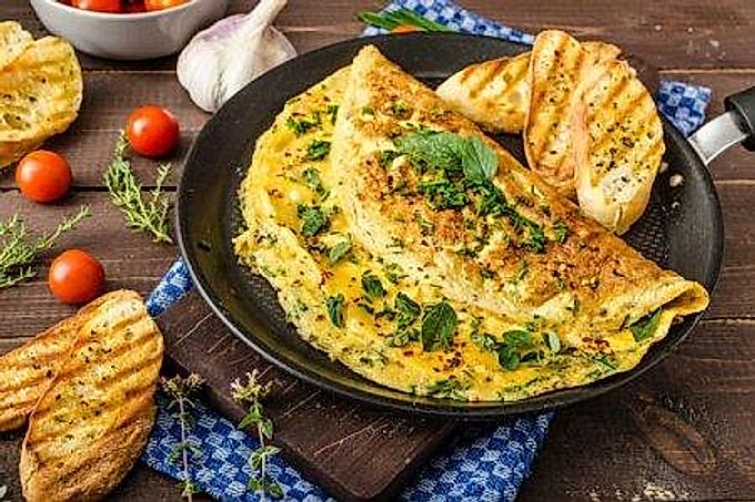 Omletes cepšana: 15 ātras un garšīgas receptes