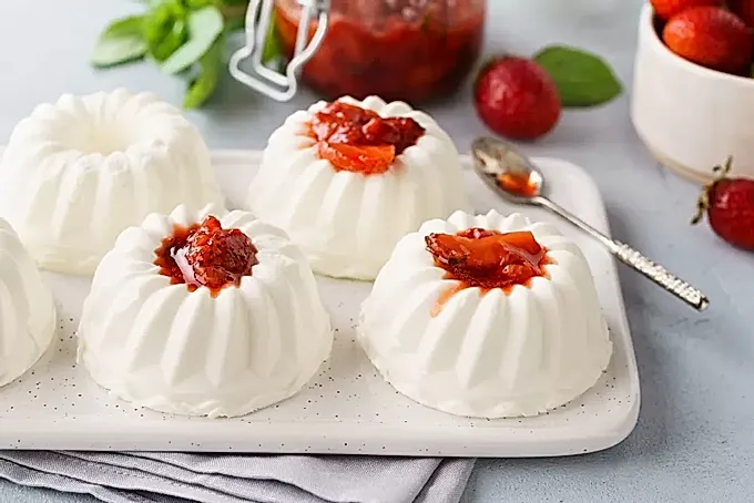 Curd dessert med jordgubbar