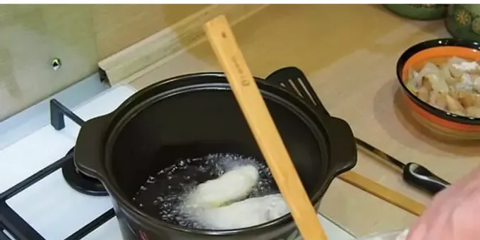노른자는 따로 소금으로 갈아