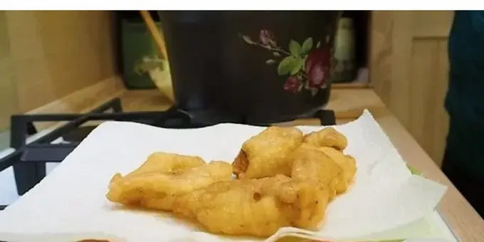 휘핑 뻣뻣한 봉우리가 될 때까지 흰색이 됩니다.