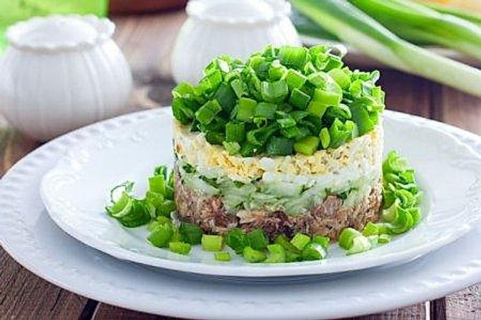 Рибни салати от консерви: 20 бързи, прости и вкусни рецепти