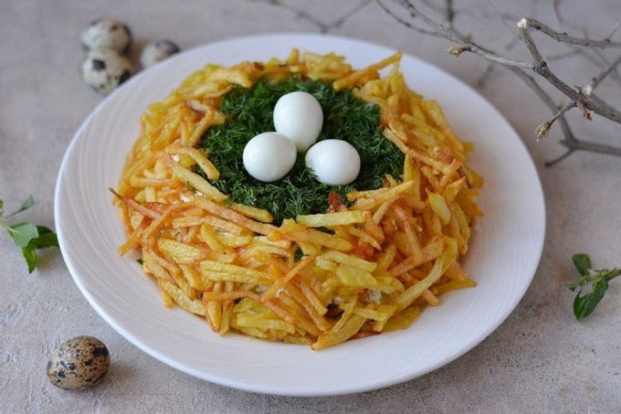 Capercaillie's Nest salat med kalkun og hård ost
