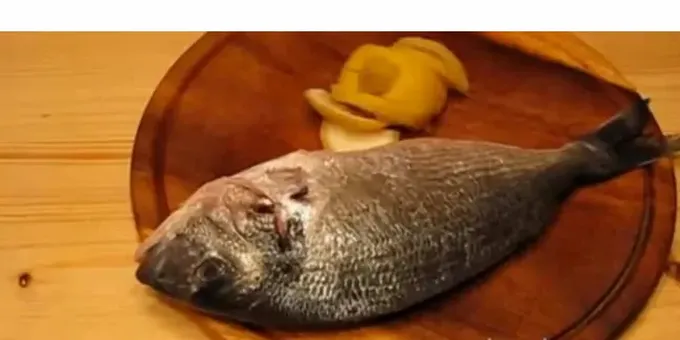 Forberedelse af salt til madlavning - fisk i salt, bagt i ovn