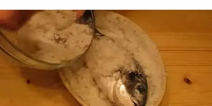 Fisk i salt i ovnen er klar