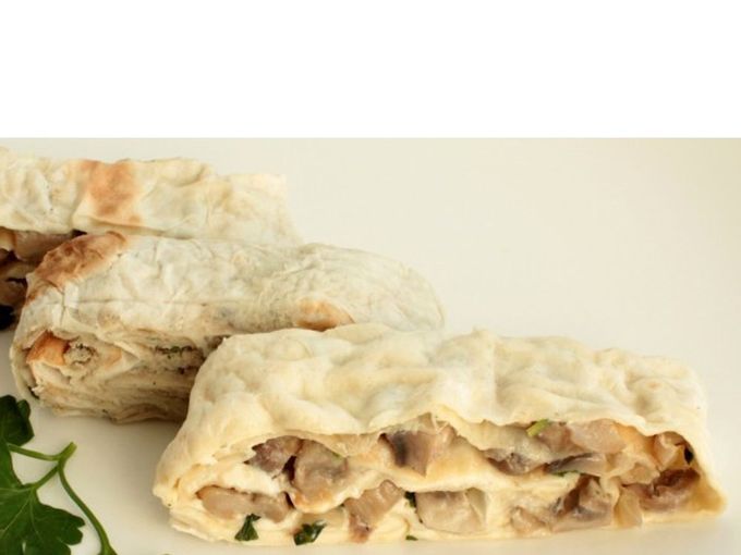 Rola de lavash cu pui și ciuperci