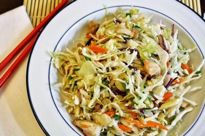 Sallad med musslor , räkor, ruccola och apelsiner