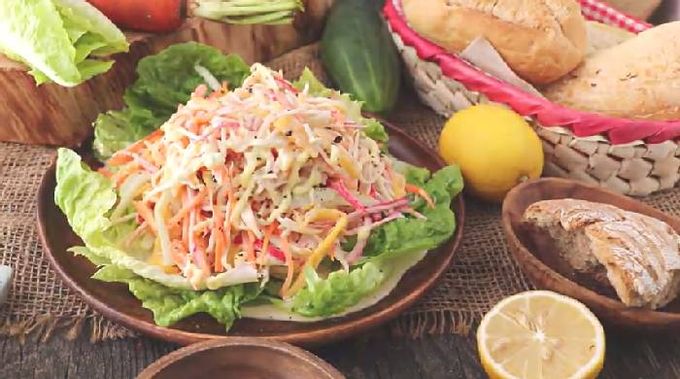 สลัดปูอัด - สูตรที่อร่อยและง่ายที่สุด
