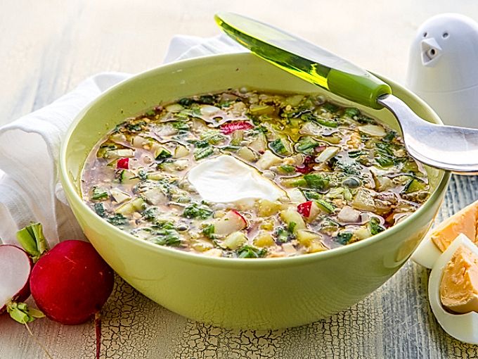 Okroshka pada air mineral
