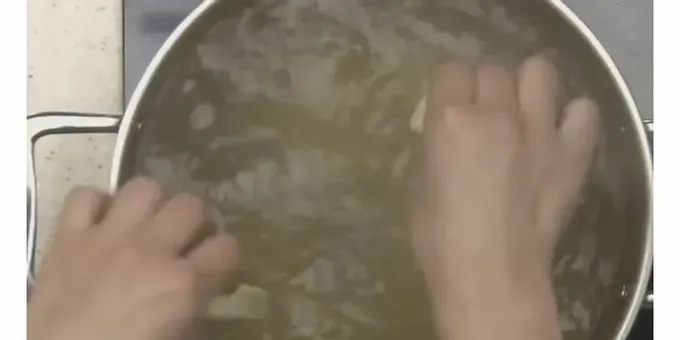 Paruošti pyragaičiai išimami ant atskiro didelio indo.