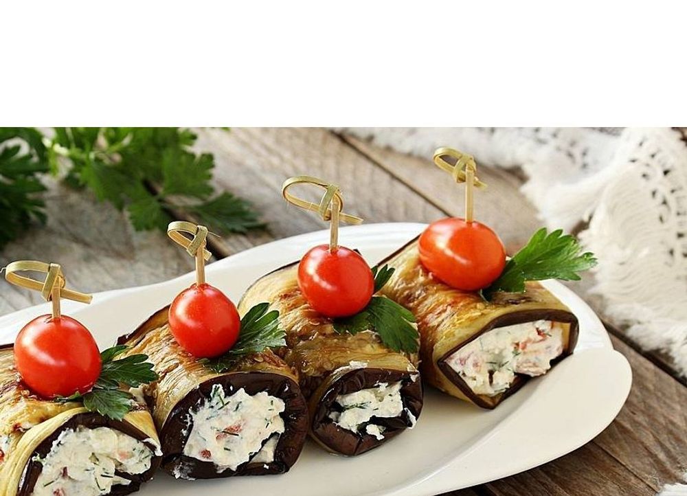 Baklažānu uzkoda ar sieru un tomātiem