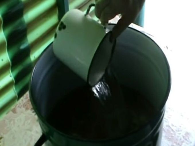 pour water
