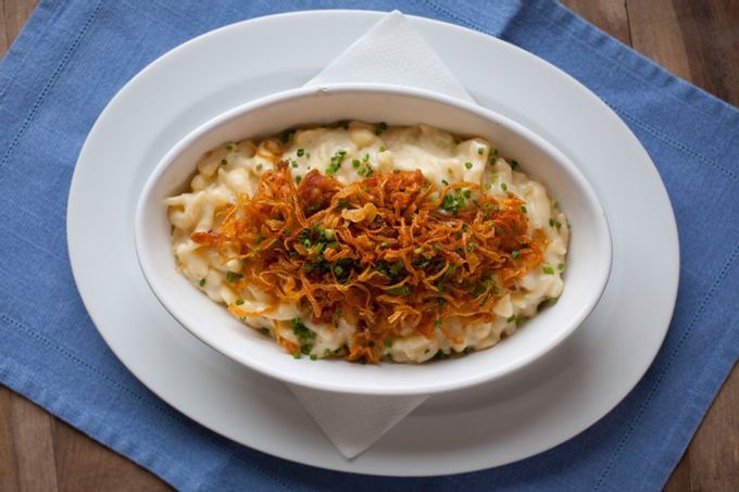 Käsespätzle – это традиционное тирольское блюдо, которое часто готовят с использованием Graukäse.