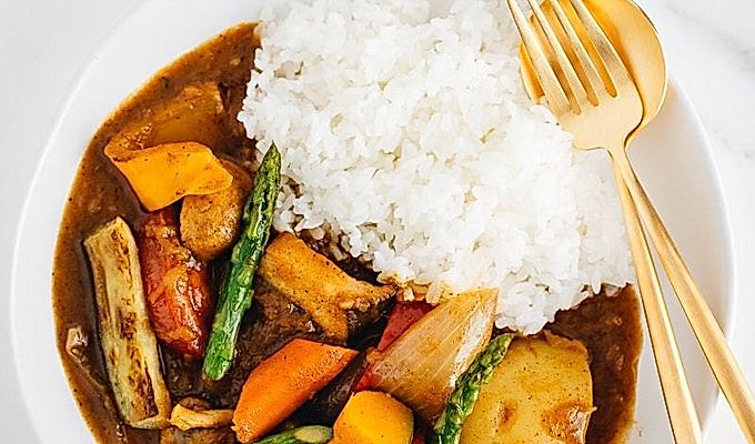 Вегетарианский японский карри ベ ジ タ リ ア ン カ レ ー