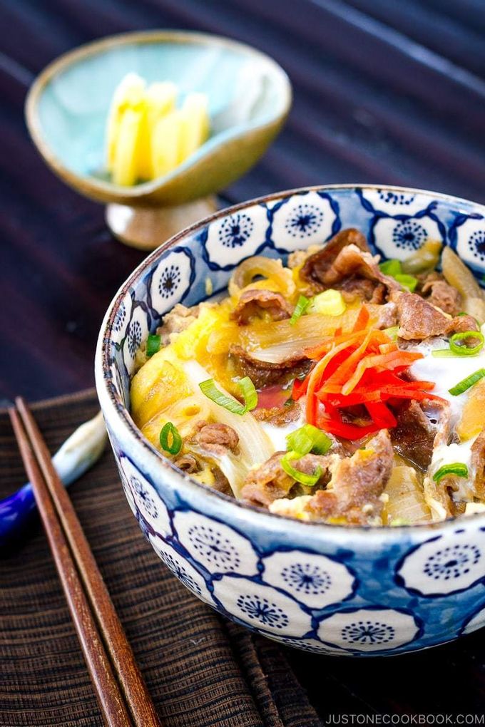 Gyudon (Japanese Beef Bowl) 牛 丼